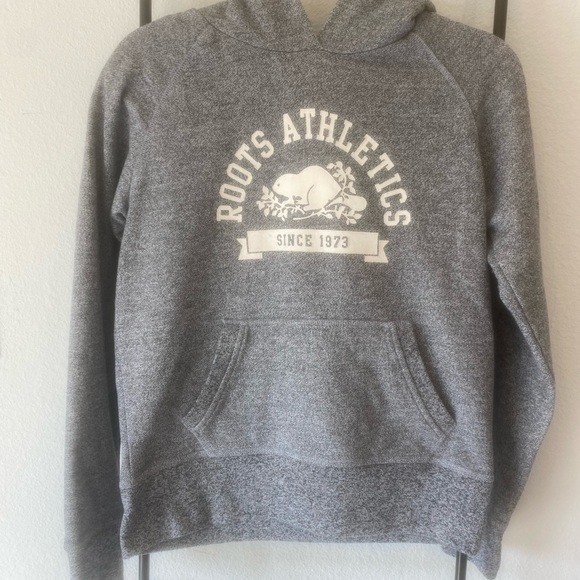 Heather Grey Roots hoodie w/ front pocket - Size M - Picture 2 of 14